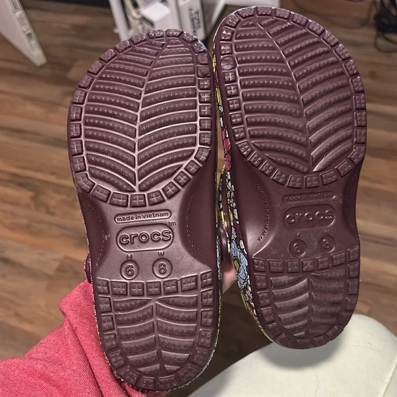 Women’s crocs - Picture 2 of 2